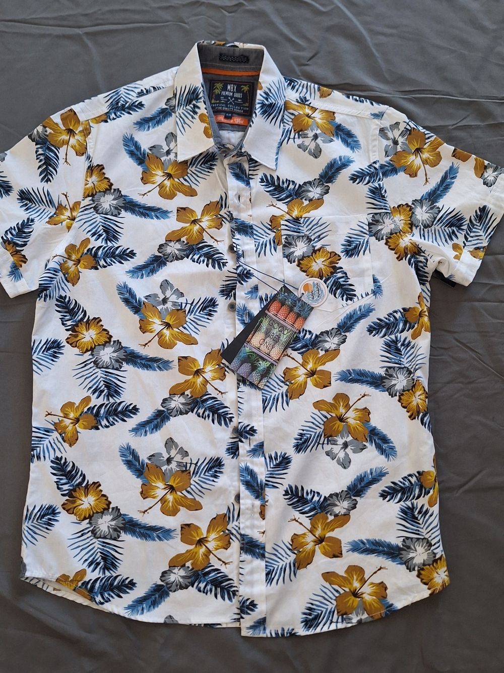 NWT MPX White Floral Hawiian Short Sleeve Button Down Men's Shirt Small